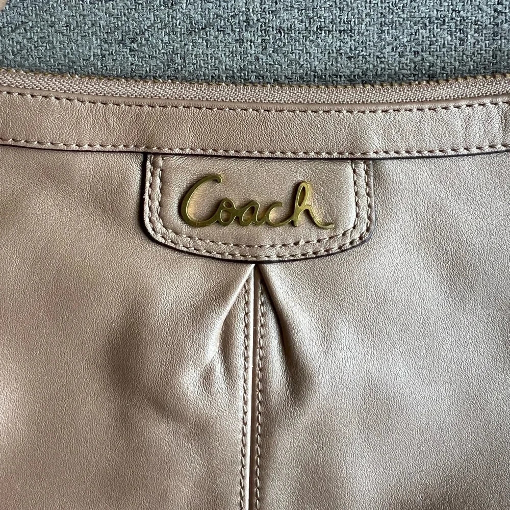 Coach East West Convertible strap Leather Shoulder bag